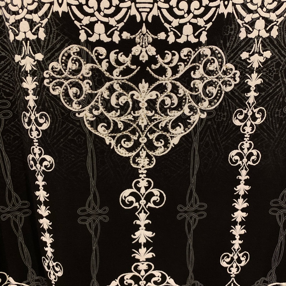 Black and White Damask Tunic NWOT - Picture 2 of 6